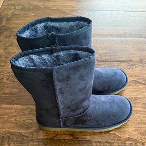 NWOT Pop Stratton Women's Blue Slip-On Boots Size 9